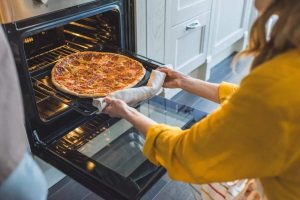 Calentar pizza en horno