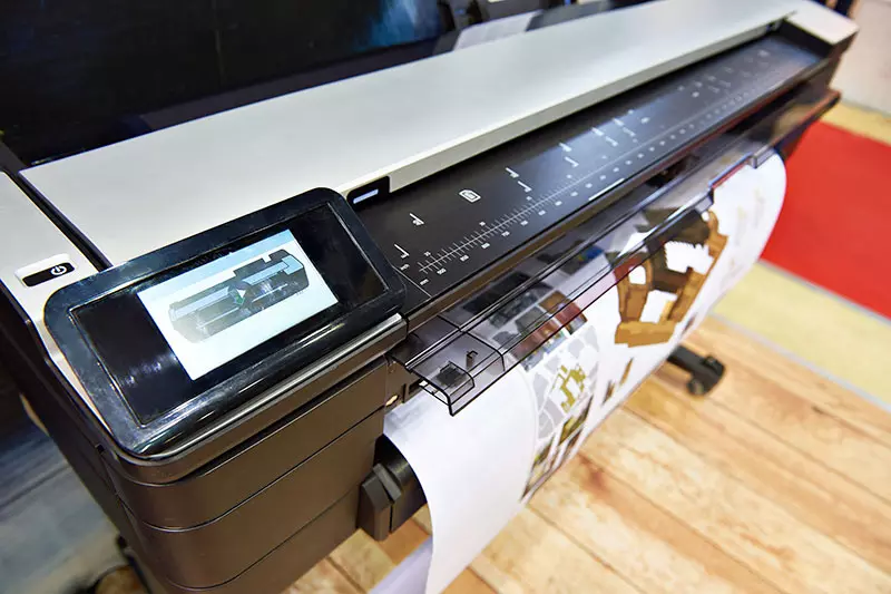 plotter a color en taller de imprenta