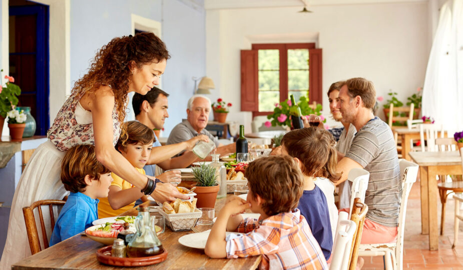 Plato perfecto comiendo en familia
